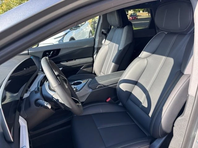 2025 Cadillac Optiq - Image 12 of 21