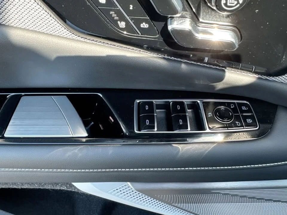 2025 Cadillac Optiq - Image 15 of 20