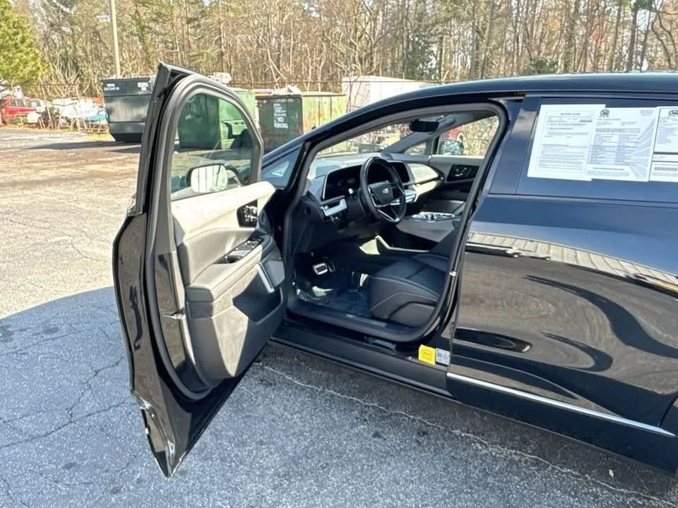 2025 Cadillac Optiq - Image 13 of 20