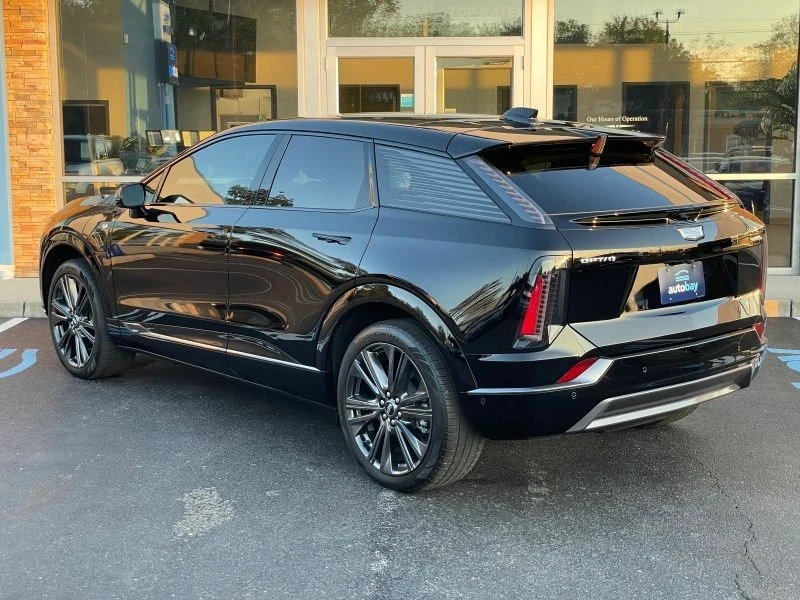2025 Cadillac Optiq - Image 10 of 12