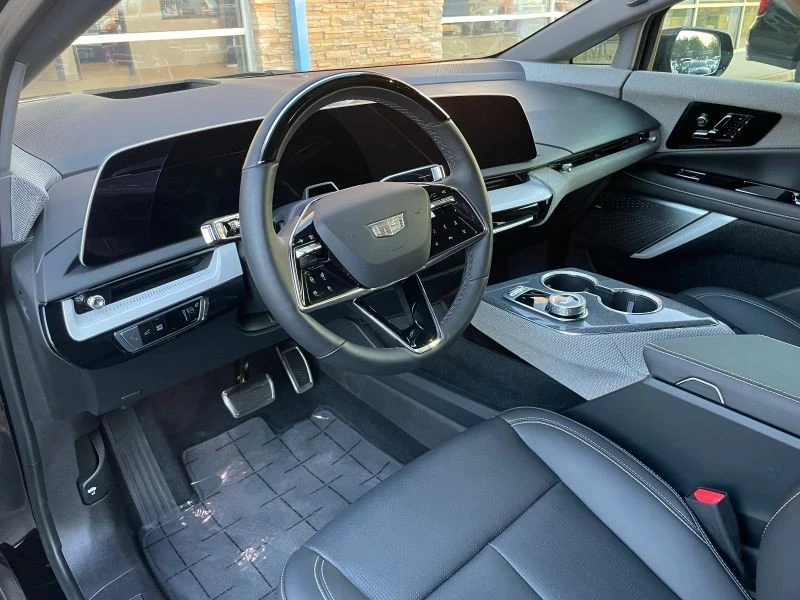 2025 Cadillac Optiq - Image 2 of 12