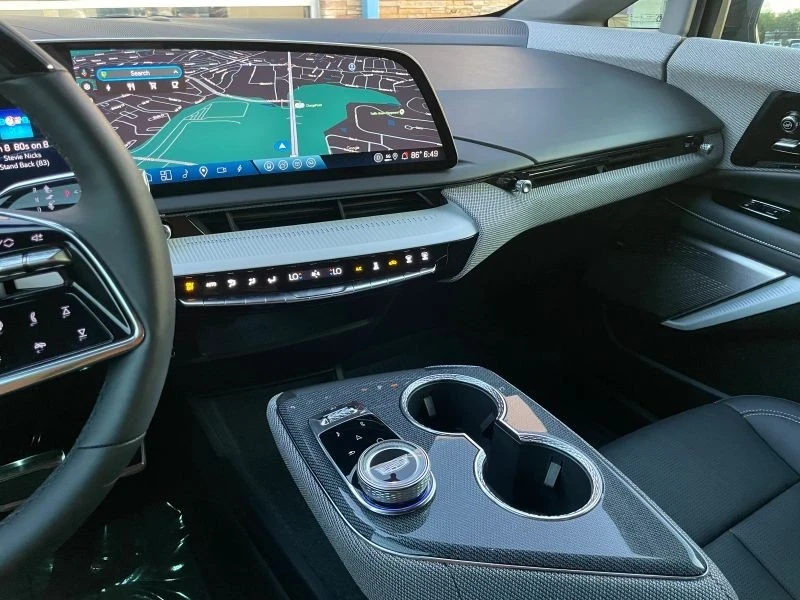 2025 Cadillac Optiq - Image 4 of 12