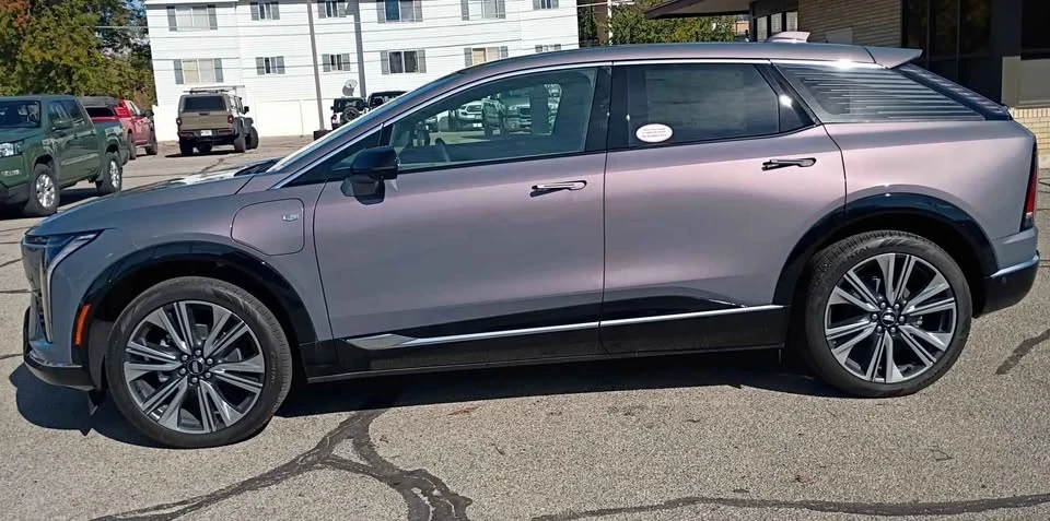 2025 Cadillac Optiq - Image 2 of 10