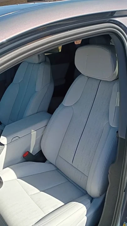 2025 Cadillac Optiq - Image 9 of 10