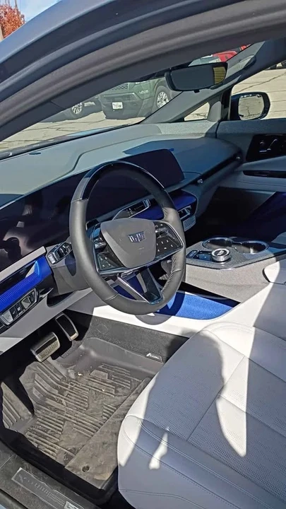 2025 Cadillac Optiq - Image 10 of 10