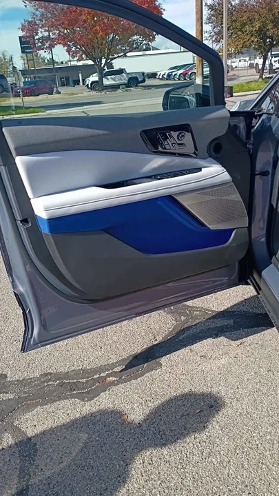 2025 Cadillac Optiq - Image 8 of 10