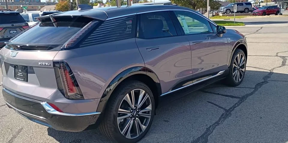 2025 Cadillac Optiq - Image 5 of 10