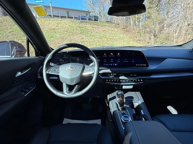2025 Cadillac XT4 - Image 10 of 12