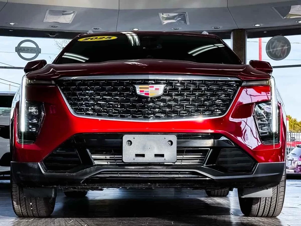2025 Cadillac XT4 - Image 4 of 12