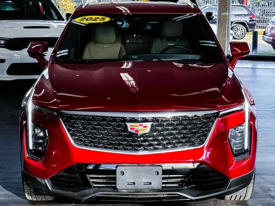 2025 Cadillac XT4 - Image 3 of 12
