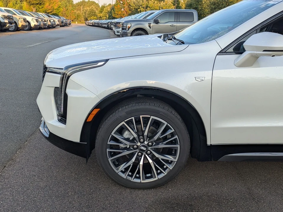 2025 Cadillac XT4 - Image 11 of 12