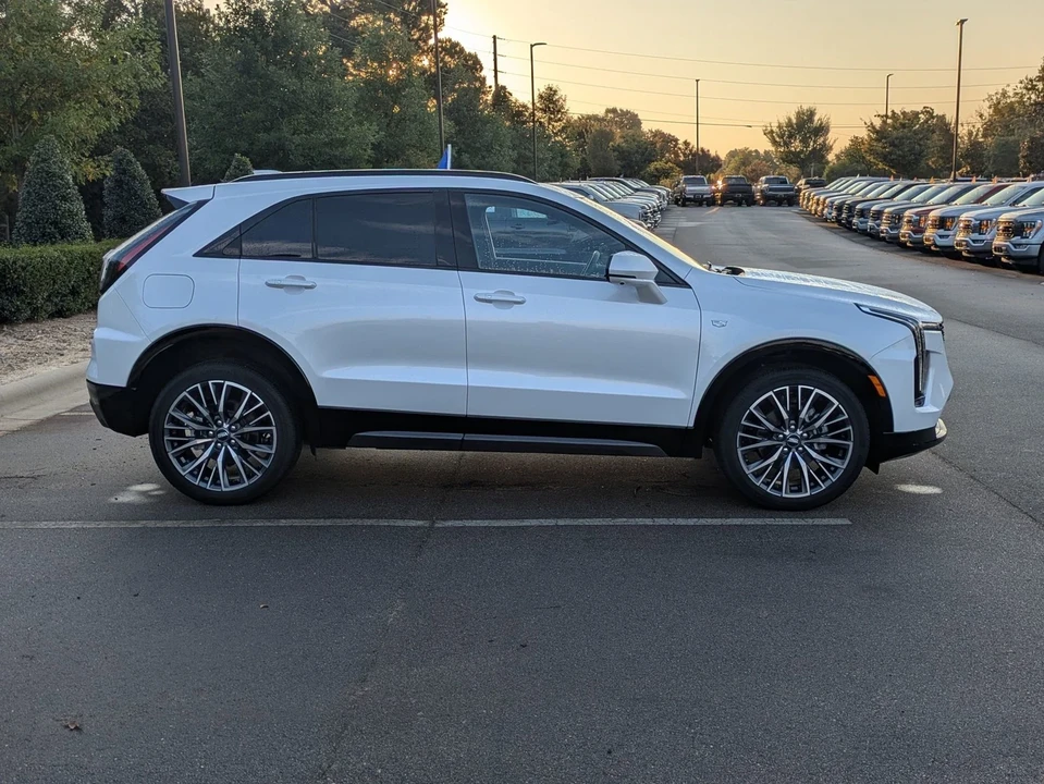 2025 Cadillac XT4 - Image 3 of 12