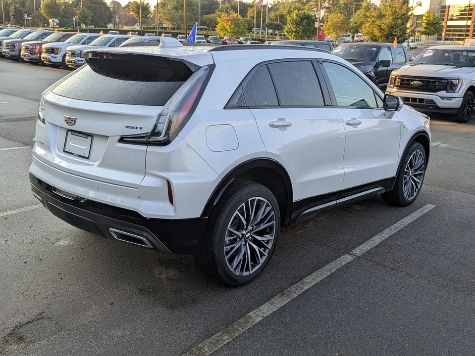 2025 Cadillac XT4 - Image 4 of 12