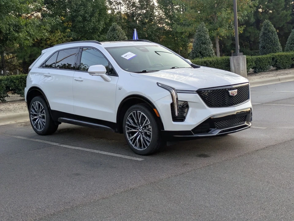 2025 Cadillac XT4 - Image 2 of 12