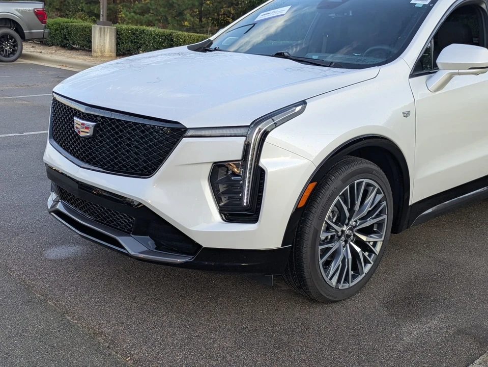 2025 Cadillac XT4 - Image 10 of 12