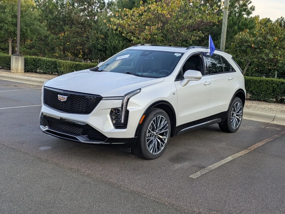 2025 Cadillac XT4 - Image 8 of 12