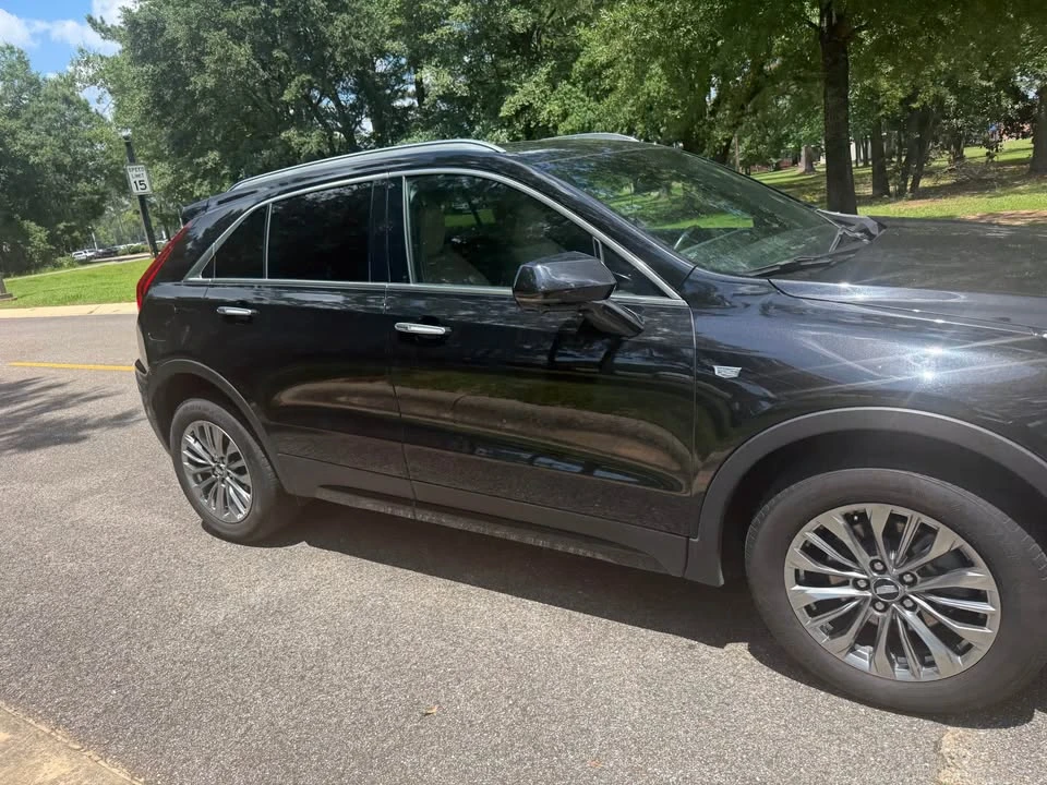 2025 Cadillac XT4 - Image 4 of 12