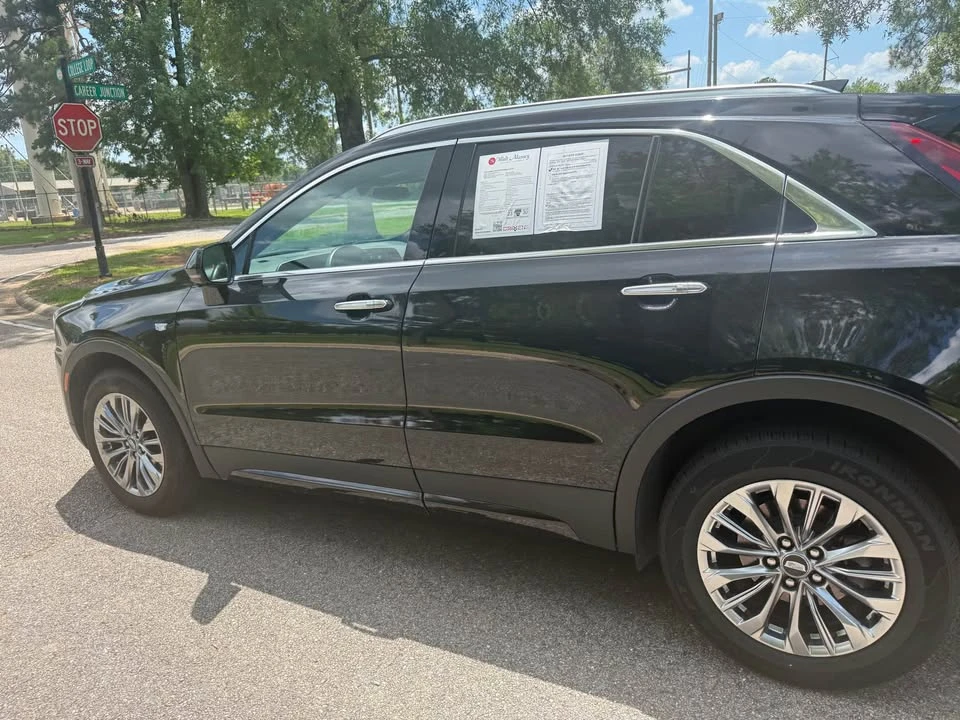 2025 Cadillac XT4 - Image 8 of 12