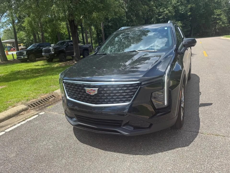 2025 Cadillac XT4 - Image 2 of 12