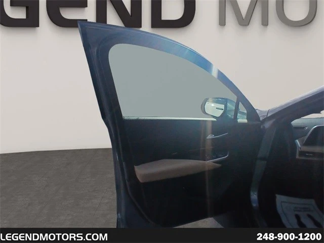 2025 Cadillac XT4 - Image 11 of 21