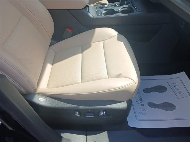 2025 Cadillac XT4 - Image 17 of 21