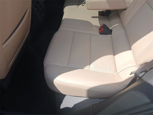 2025 Cadillac XT4 - Image 14 of 21