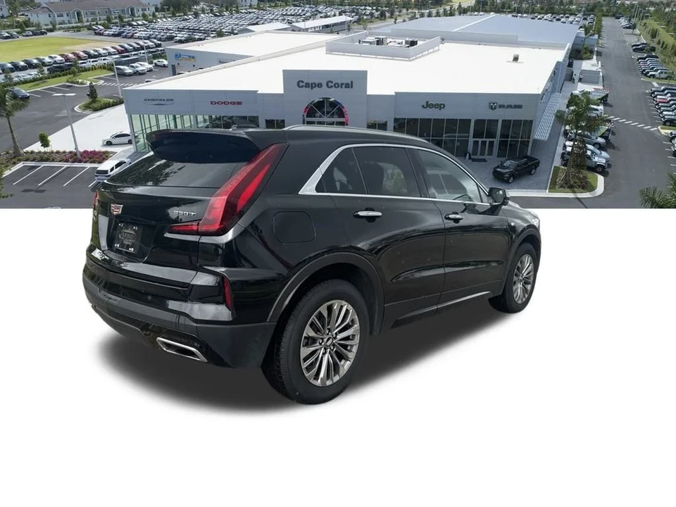 2025 Cadillac XT4 - Image 4 of 10