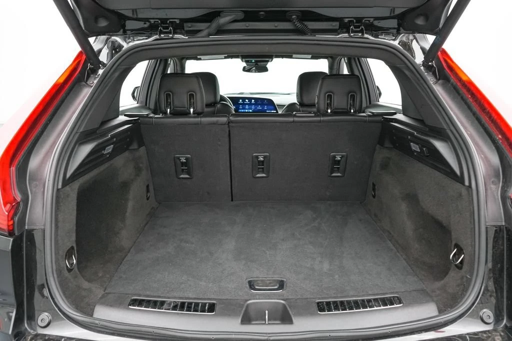 2025 Cadillac XT4 - Image 20 of 24