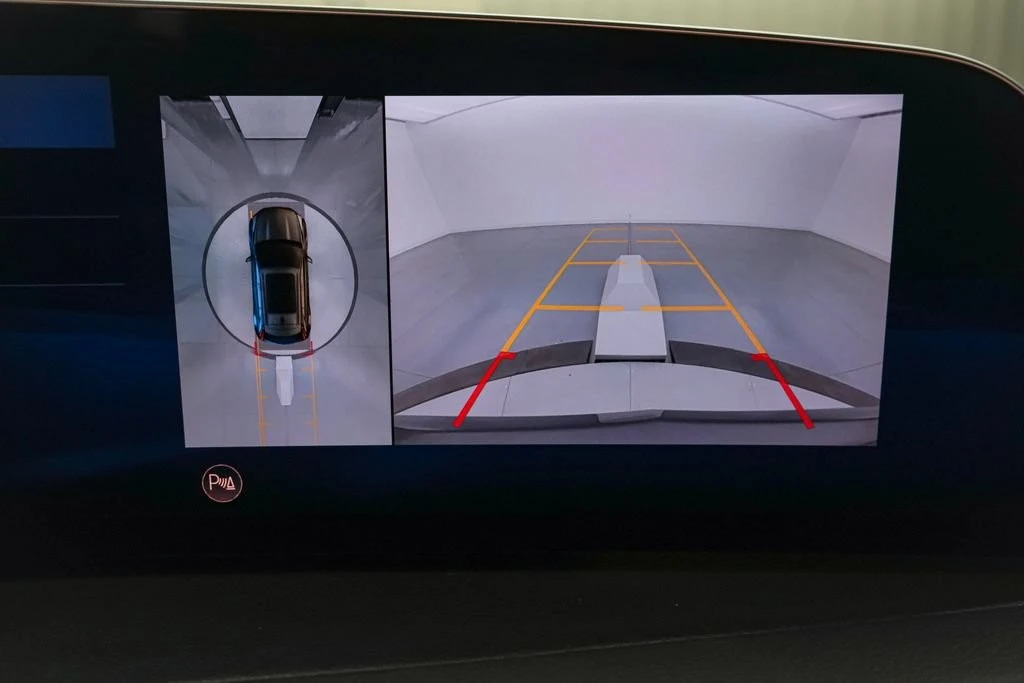 2025 Cadillac XT4 - Image 17 of 24