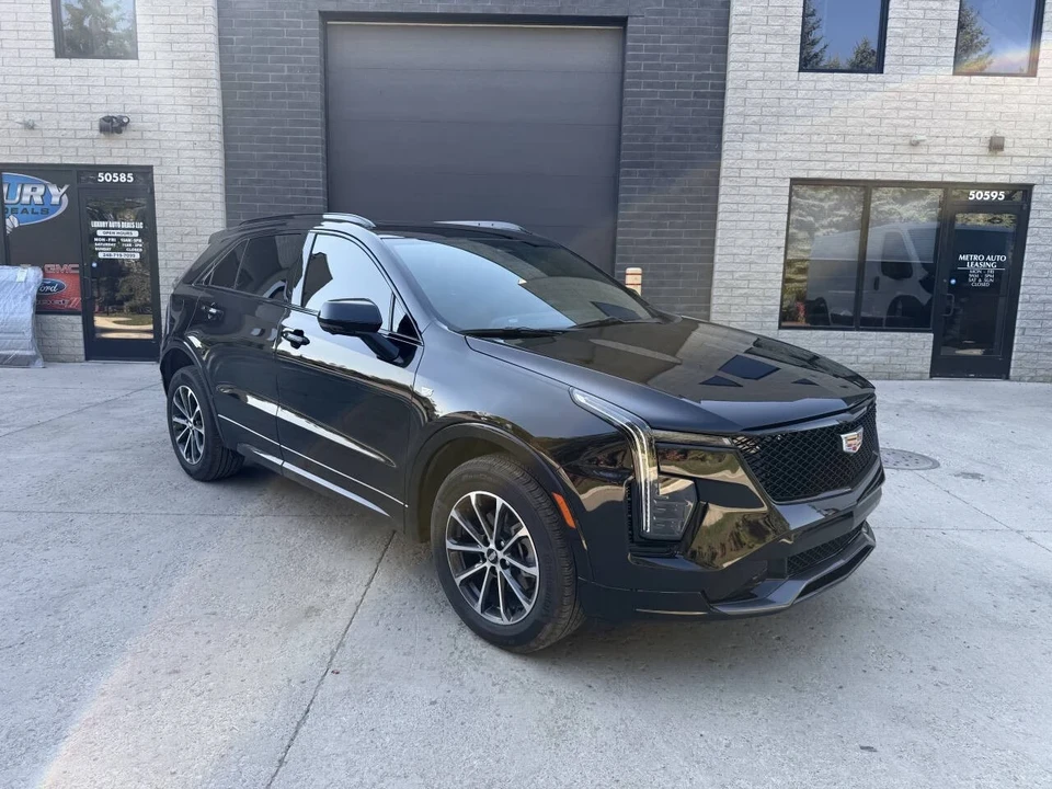 2025 Cadillac XT4 - Image 4 of 12