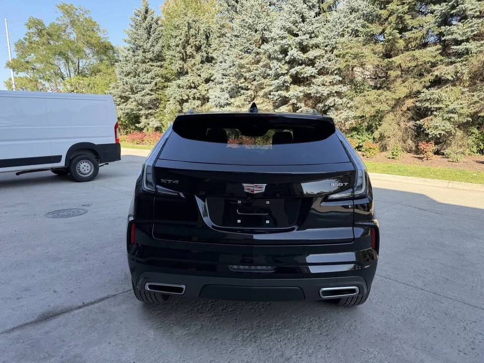 2025 Cadillac XT4 - Image 8 of 12