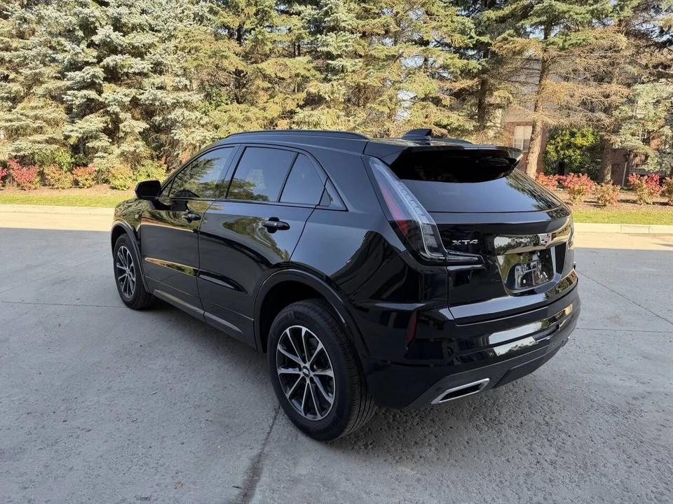 2025 Cadillac XT4 - Image 9 of 12