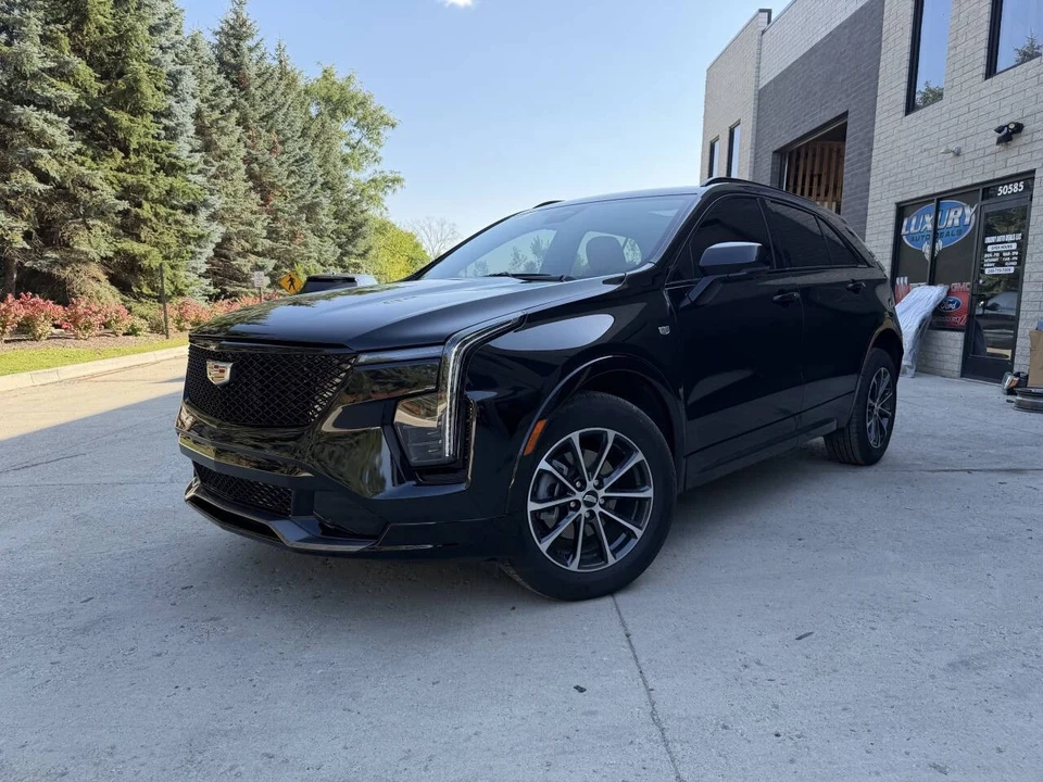 2025 Cadillac XT4 - Image 2 of 12