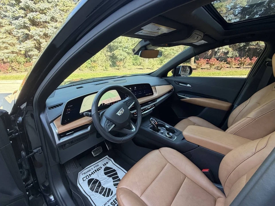 2025 Cadillac XT4 - Image 14 of 21