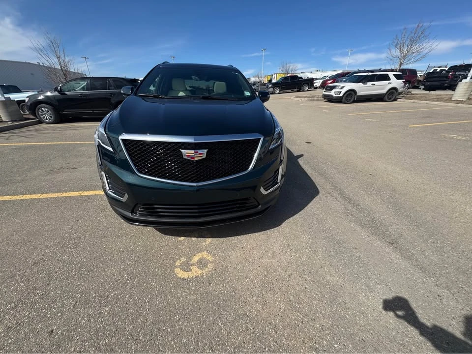 2025 Cadillac XT5 - Image 2 of 19