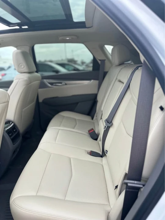 2025 Cadillac XT5 - Image 5 of 10