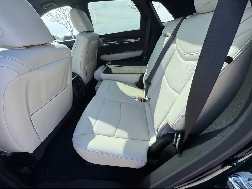 2025 Cadillac XT5 - Image 8 of 19