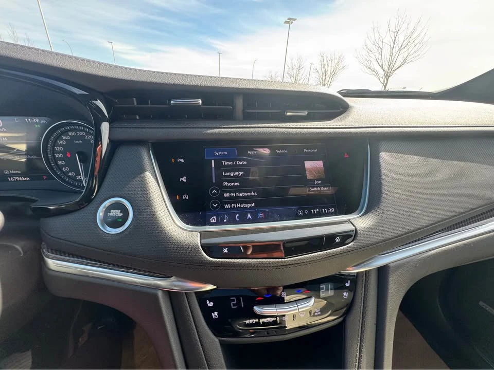 2025 Cadillac XT5 - Image 14 of 19