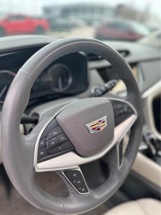 2025 Cadillac XT5 - Image 8 of 10