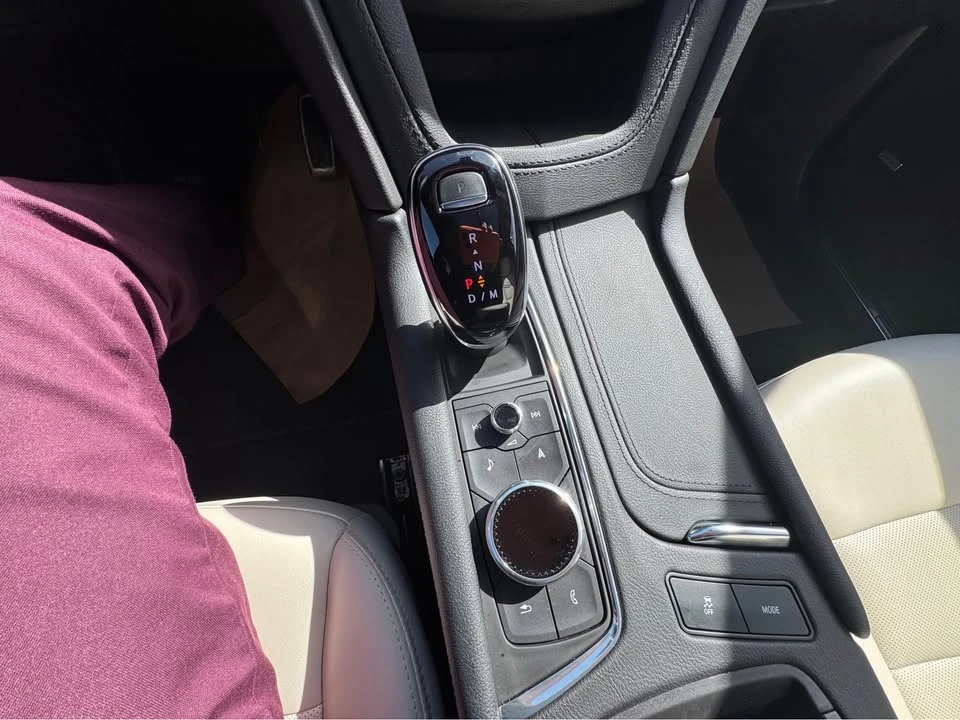2025 Cadillac XT5 - Image 16 of 19