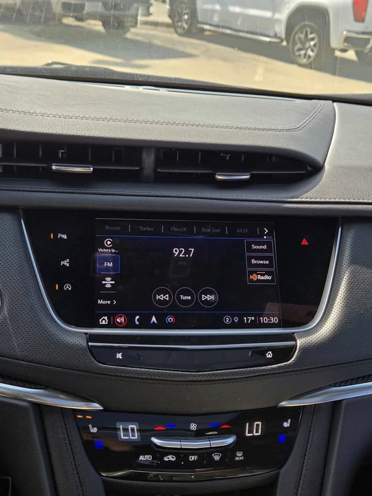 2025 Cadillac XT5 - Image 11 of 13