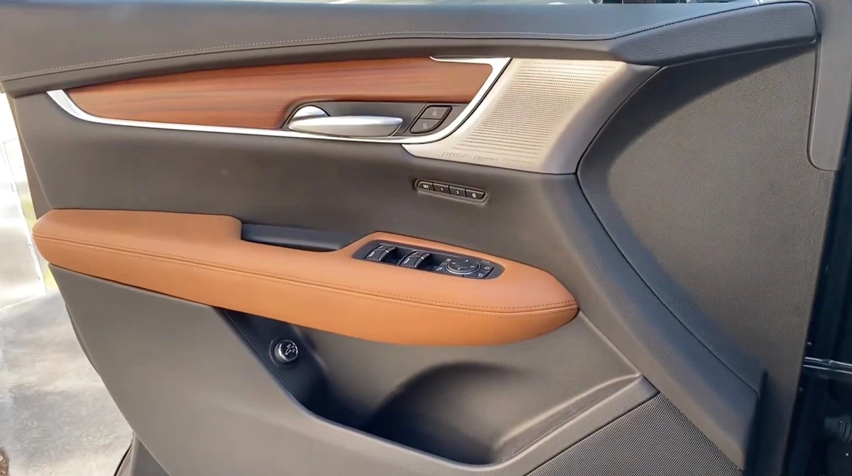 2025 Cadillac XT5 - Image 9 of 11