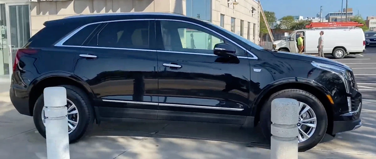 2025 Cadillac XT5 - Image 4 of 11