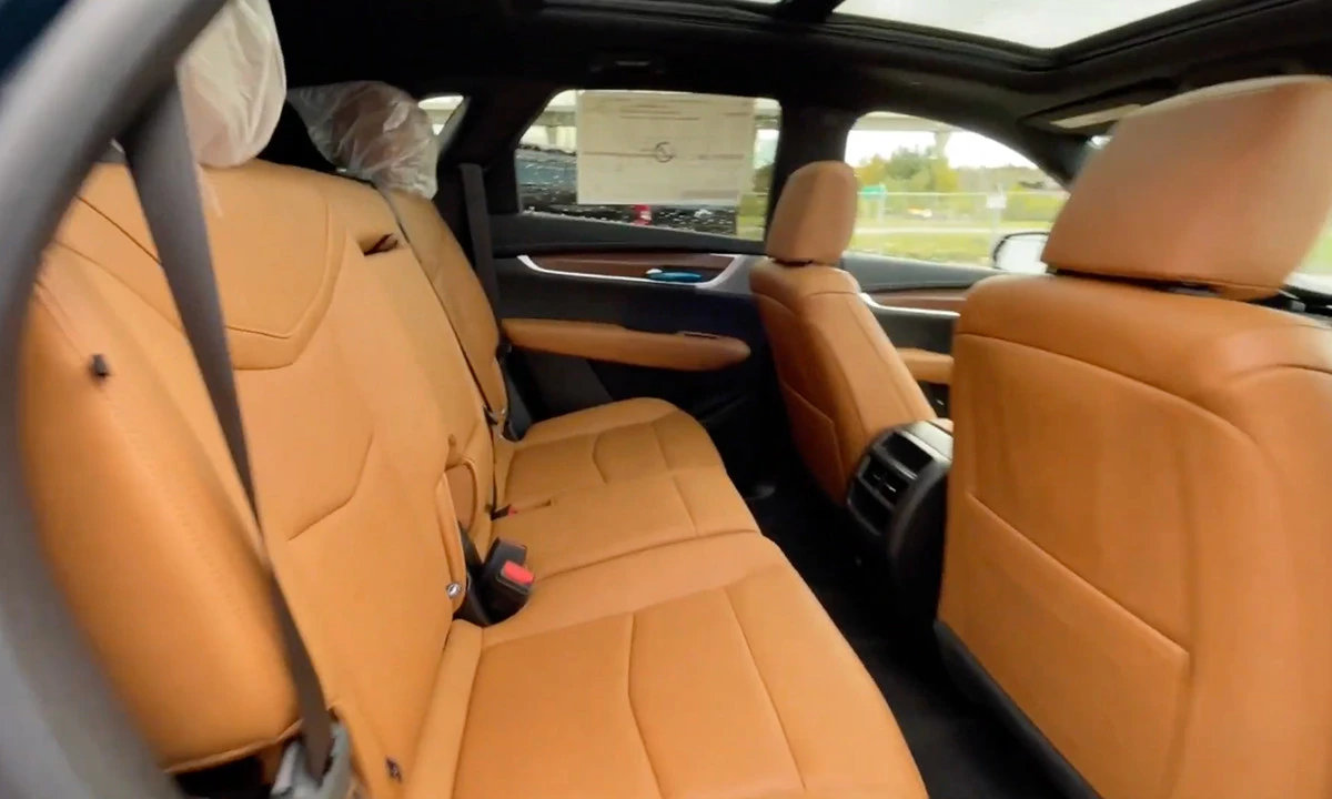 2025 Cadillac XT5 - Image 10 of 11