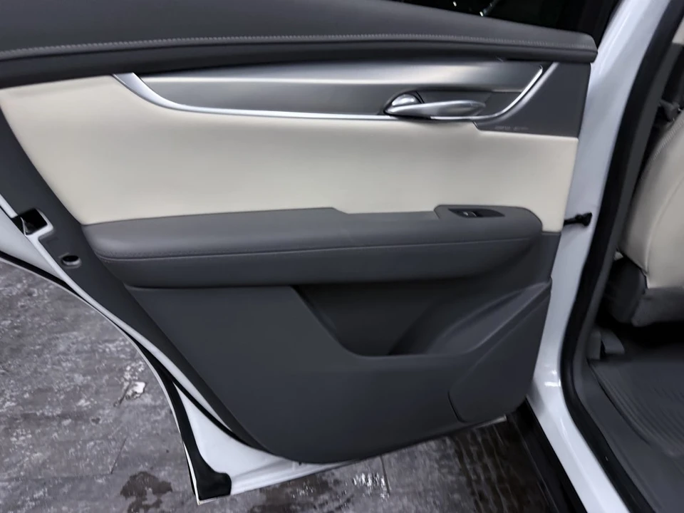 2025 Cadillac XT5 - Image 19 of 21