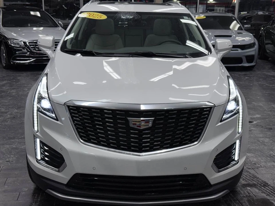 2025 Cadillac XT5 - Image 3 of 12