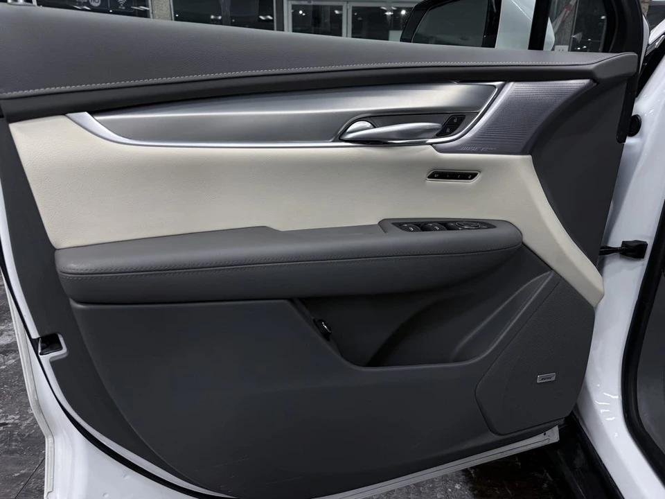2025 Cadillac XT5 - Image 15 of 21