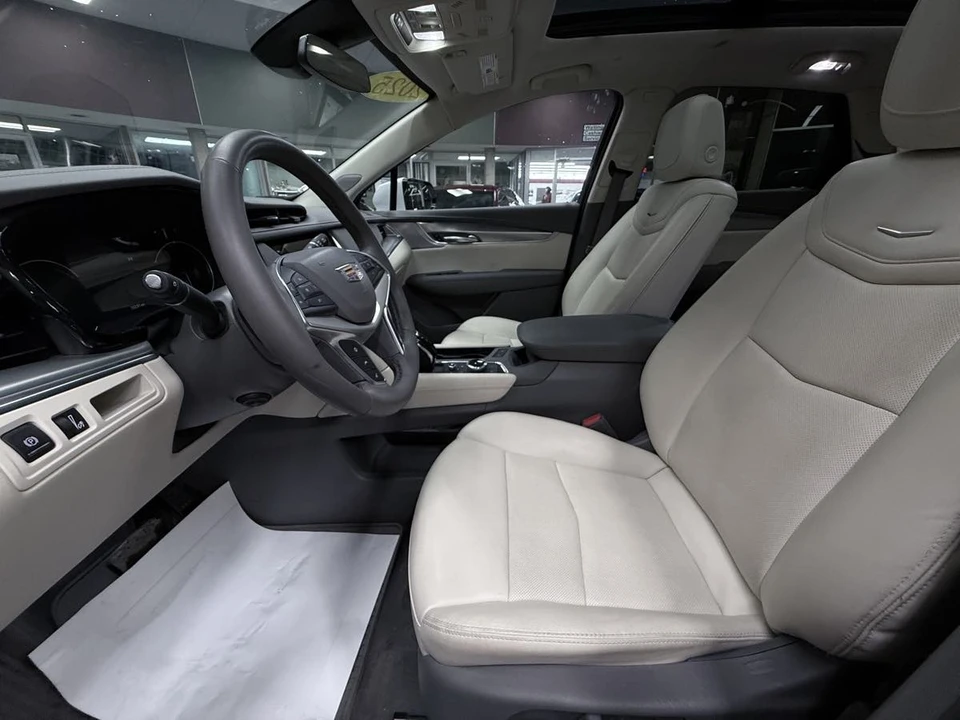 2025 Cadillac XT5 - Image 13 of 21