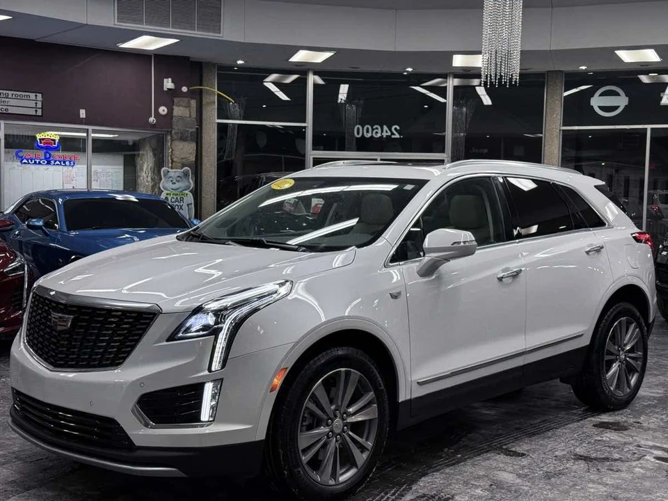 2025 Cadillac XT5 - Image 2 of 21