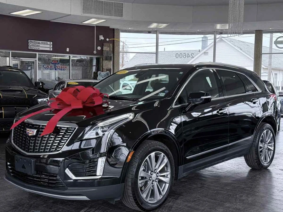 2025 Cadillac XT5 - Image 2 of 21